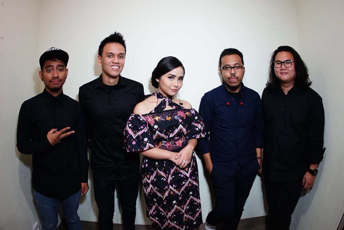 gitagut's tweet photo. With the squad 🎤🎤 https://t.co/lFq5avl3E6