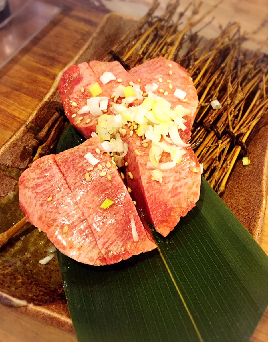 低浮上つぶれまんじゅう Twitterren 肉 なんでも食す 生もホルモンも食べる 牛が至高で時点は鳥と馬 一番好きなのは焼肉 で 好きな部位はタン 安くて美味しい焼肉屋さんをどなたか教えてください いつか新宿の六 仙で一番高い食べ放題 2万超 を満喫するのが夢