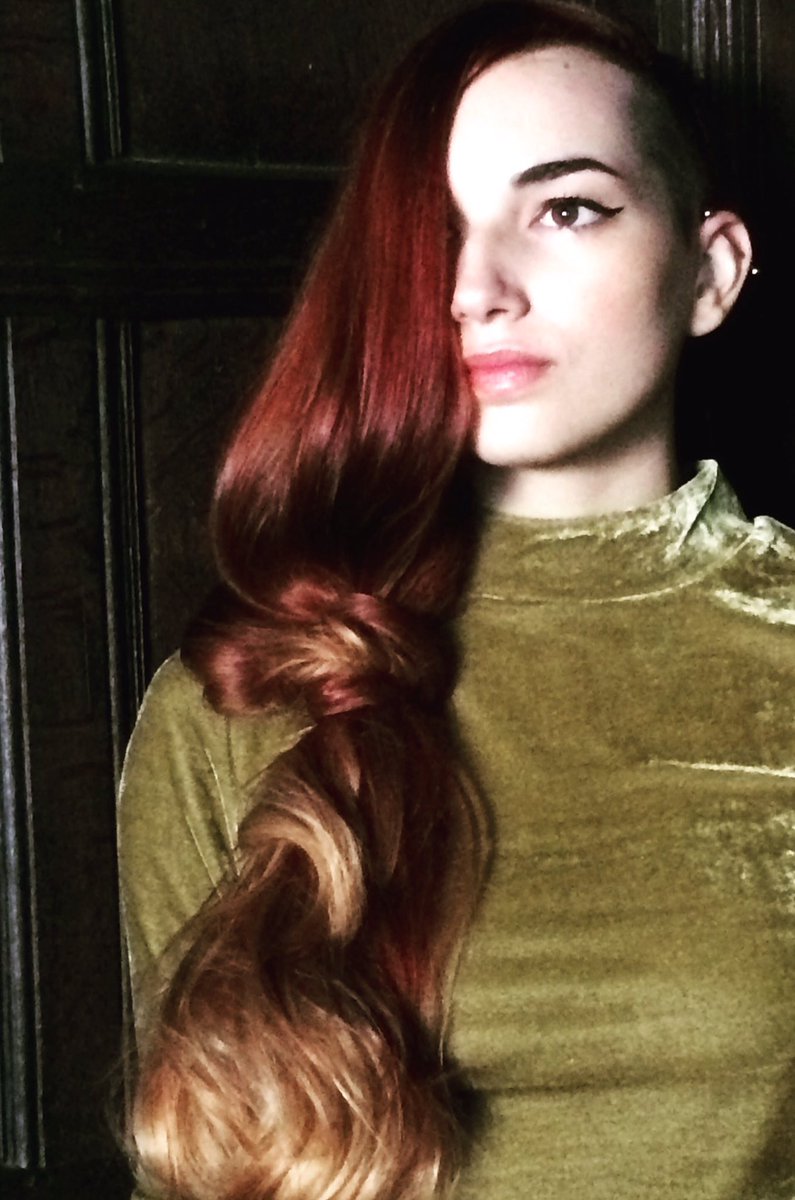 Cheeky pic from today's shoot #avedacolor #eclipting #avedamakeup #somuchfun #colourist #sloanesbespokehair