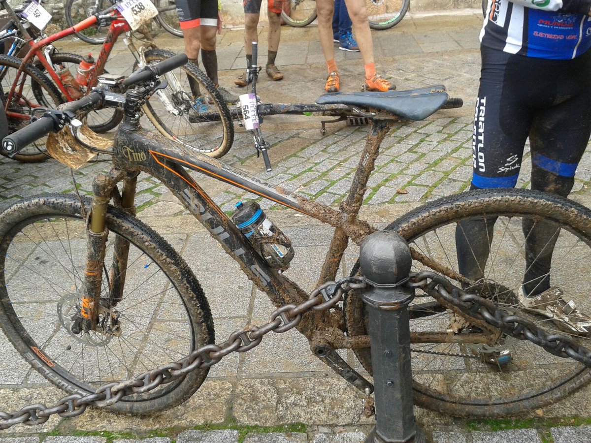 CovarrubiasCIT's tweet photo. Así acabaron las bicis esta mañana en la #MarchaBTT en #Covarrubias #CircuitoProvincialdeBurgosBTT hasta el año que viene! #RT https://t.co/PdjRNfL10Z