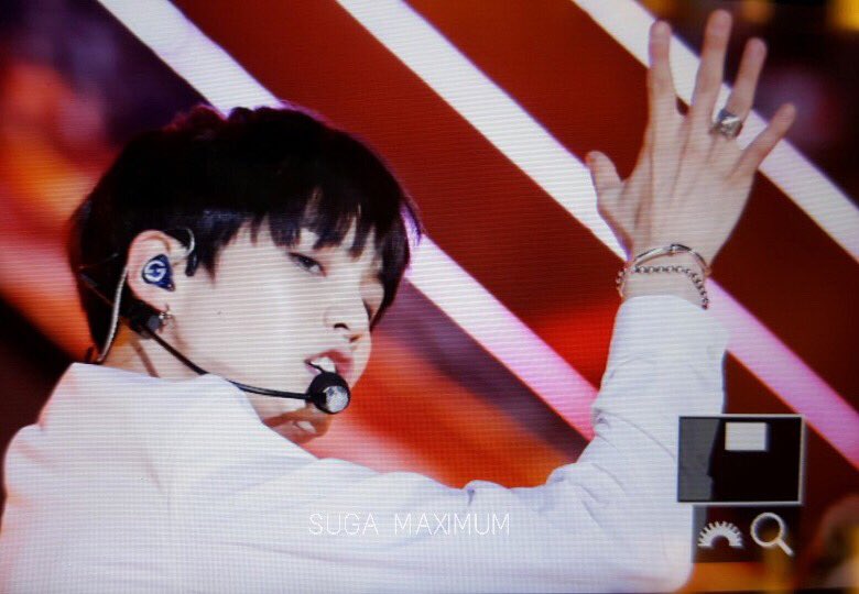 Suga_Maximum's tweet image. 161023 #BTS #SUGA 음 잘생겼어 언제나 짜릿해 잘생긴게 최고야