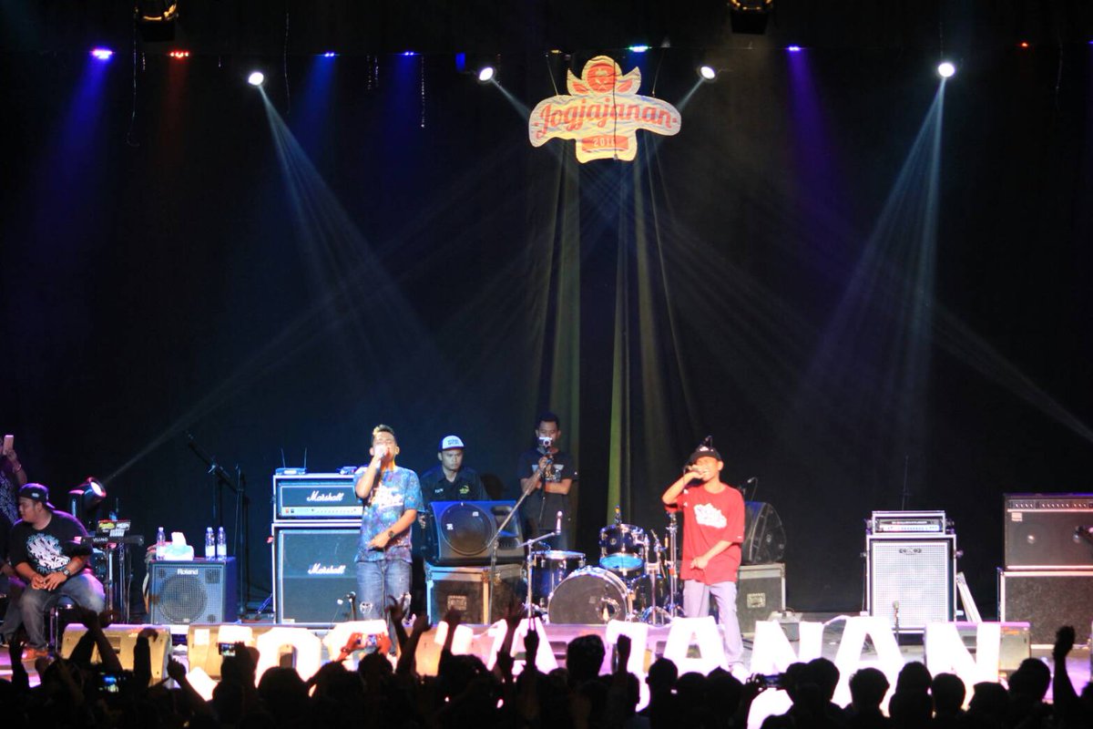 jogjajanan's tweet photo. NDX ON STAGE! Mari goyang seneng-seneng bareng Ndx https://t.co/o3EQVwBbLI