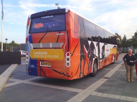 Hammers_buzz's tweet image. Rijden er straks twee spelersbussen vanuit @LandstedeSport? #stemmen #steunen #zwolle
