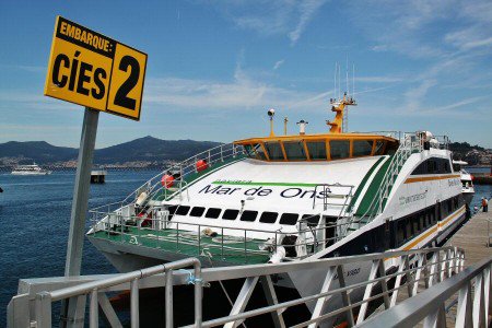 Galicia - Cómo cruzar en barco desde Vigo a las islas Cíes is.gd/zWKCu4 #turismo <a href="/turgalicia/">Turismo de Galicia</a>