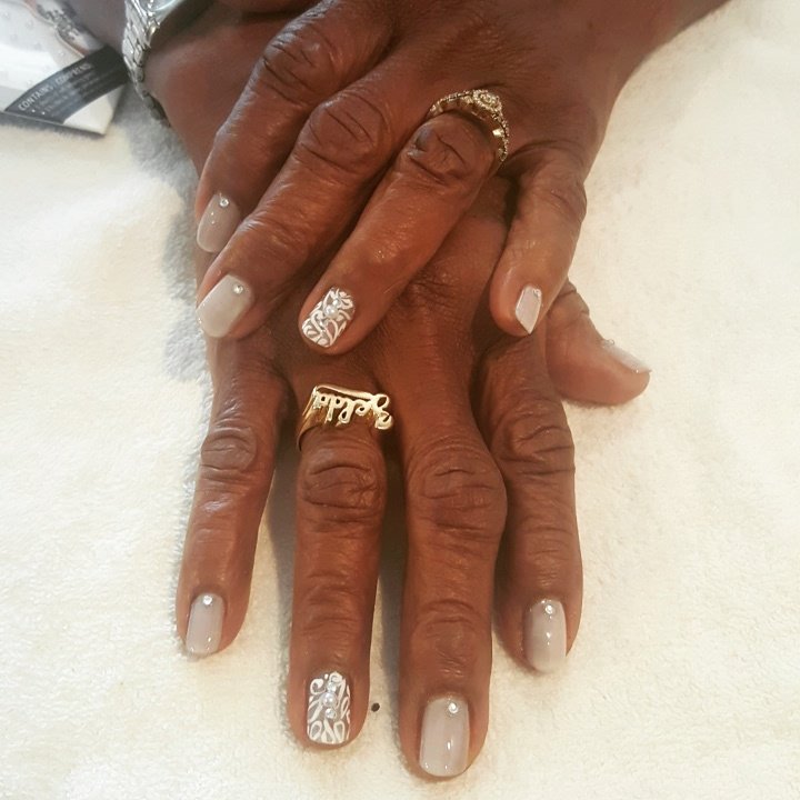 danilovejones's tweet photo. Wedding Nails!The Bride is a Proud 76!#newbeginnings @DazzleDryUSA laquer in "Breathe Free" #nailzbydani #daninash https://t.co/Oh0v2UR9yZ