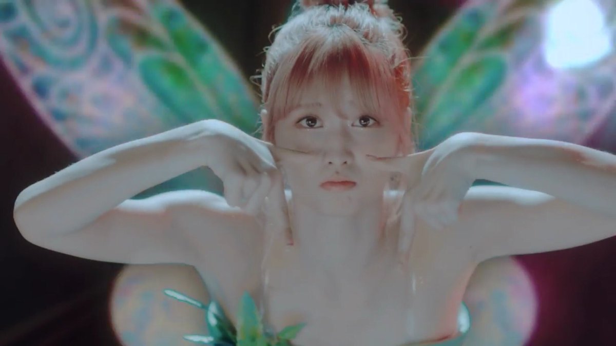 Картинки по запросу TWICE Momo - Tinkerbell