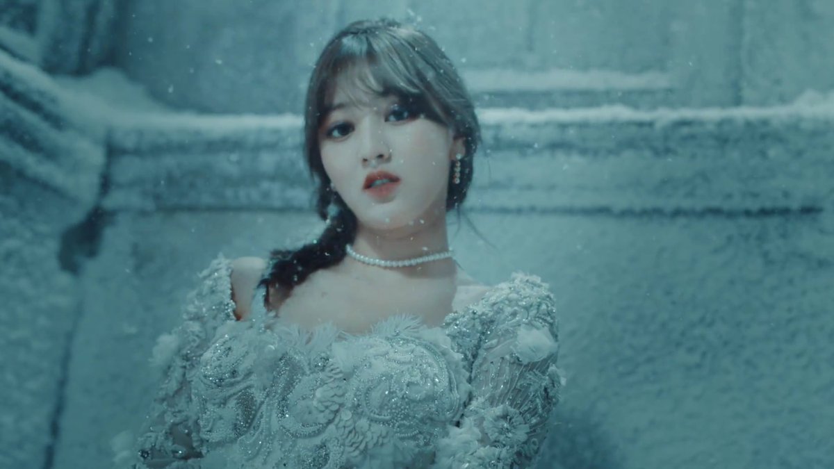 Jihyo Took My Breath Away In Tt Music Video Random Onehallyu
