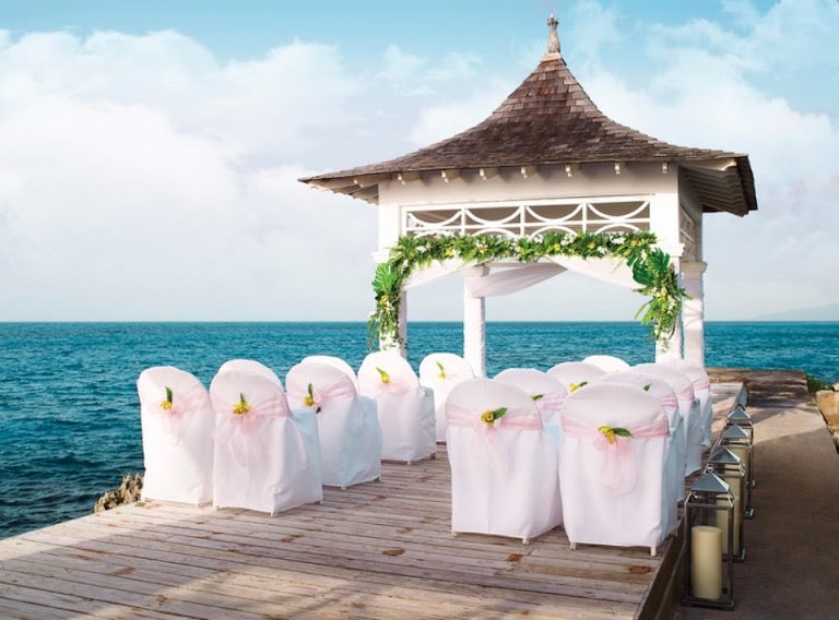 Soca2k2E's tweet photo. The Best 🇯🇲 Jamaican Weddings...https://t.co/5LxE3lio4e
#DestinationWedding
#Jamaica 
#Caribbean 
#ManyLocations 
#MuchToSeeAndDo
#Romance https://t.co/Q06V1Nt3XR