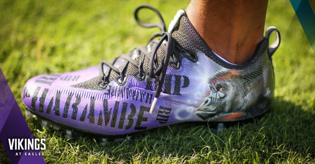 MeninistTweet's tweet photo. Jerick McKinnon has the greatest cleats ever https://t.co/lVgHJcB0V9