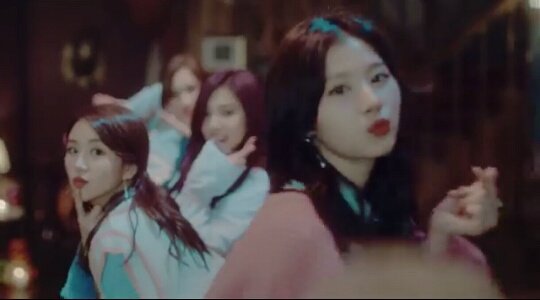 Sana Myanmar Cap Twice Tt Mv 2 Sana 사나 サナ Twice 트와이스 Tt 티티 Music Video T Co Zeawl6jheb