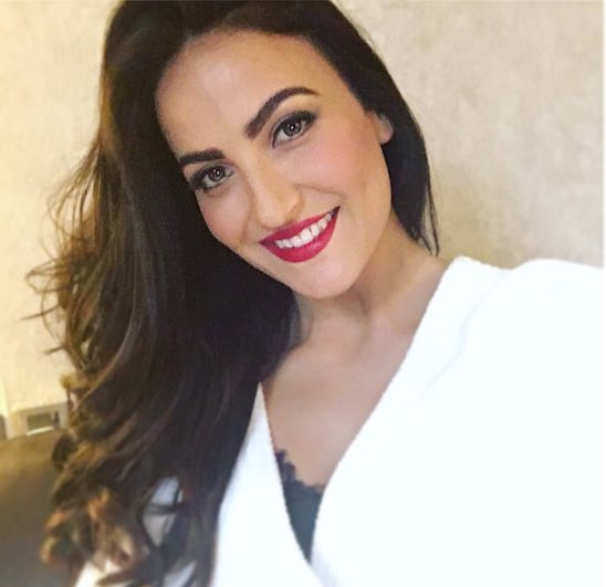 ElliAvrRam's tweet photo. A smile for a lovely day. Time to sleep🎬💋💤 https://t.co/hYMEWf6zgG