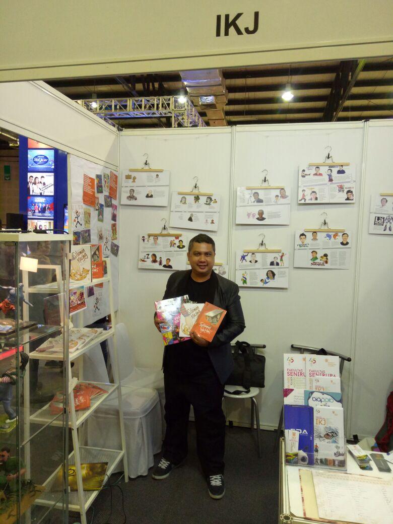 BOSMovie_ID's tweet photo. ada film @BOSMovie_ID di stand @deskovIKJ #IBX2016 https://t.co/bH6RiuwNLY