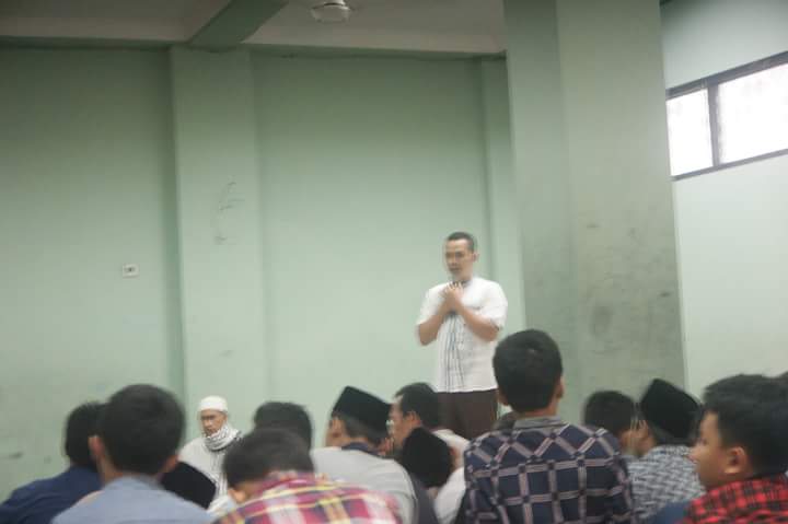 letsgo2016's tweet photo. Pelepasan delegasi LETS GO 2016 berlangsung secara sederhana dan khidmat. #LETSGO2016 #Malaysia #Indonesia #Tomorrow https://t.co/RnWnrBAwQa