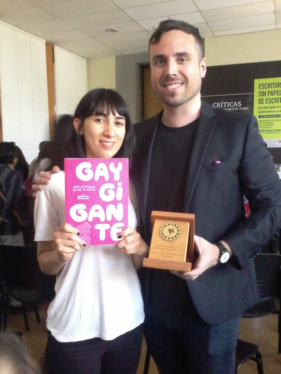 CAReyesG's tweet photo. Ayer, premios @IbbyChile en #FILSA2016
@gaygigante @Catalonialibros @Roccotroko @panicoediciones @DBlancoPantoja y @ElguetaU y yo @hueders https://t.co/FnS69KQPbg