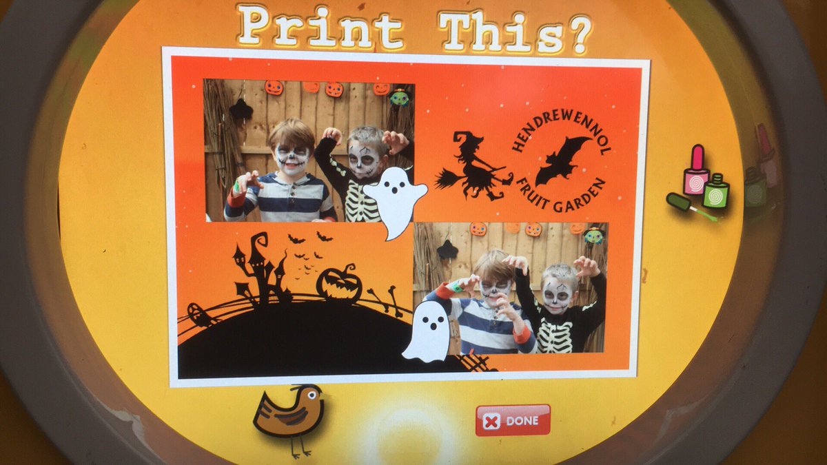 photojuniors's tweet photo. @TheSatCircle  @doopoll @sheseclectic @DragonEnabler @cvthompson were having the best time in our #PICaggio @hendrewennol #halloween #GoDo https://t.co/QedbTHiqs1