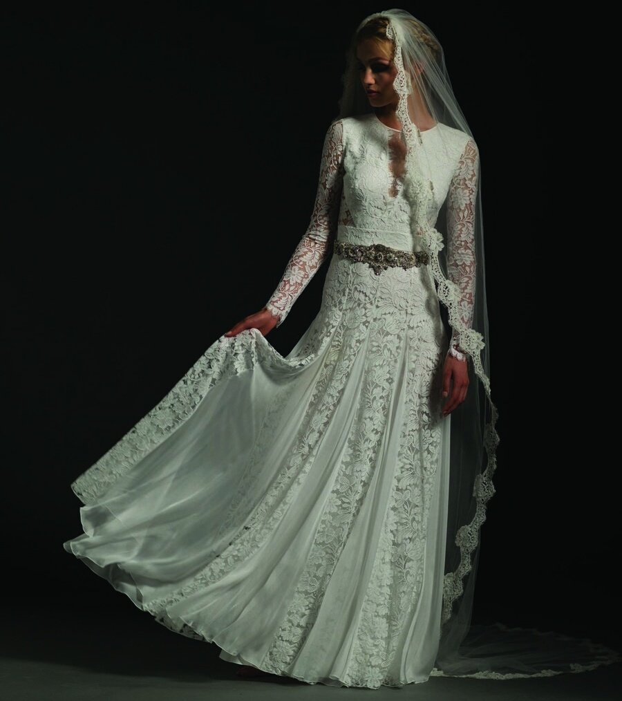 FashionweekNYC's tweet image. Beautiful Dresses from the @TemperleyLondon Fall 2017 Bridal Collection 👰💍