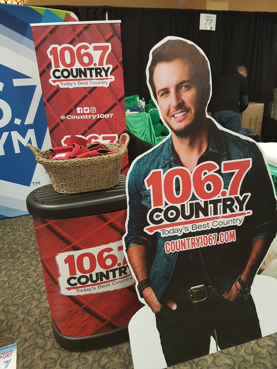 sellwitherin1's tweet photo. Look who is at the #WTShow at @Bingemans with @country1067 #countrymusic #CountryGirl https://t.co/ftcmKszGv3