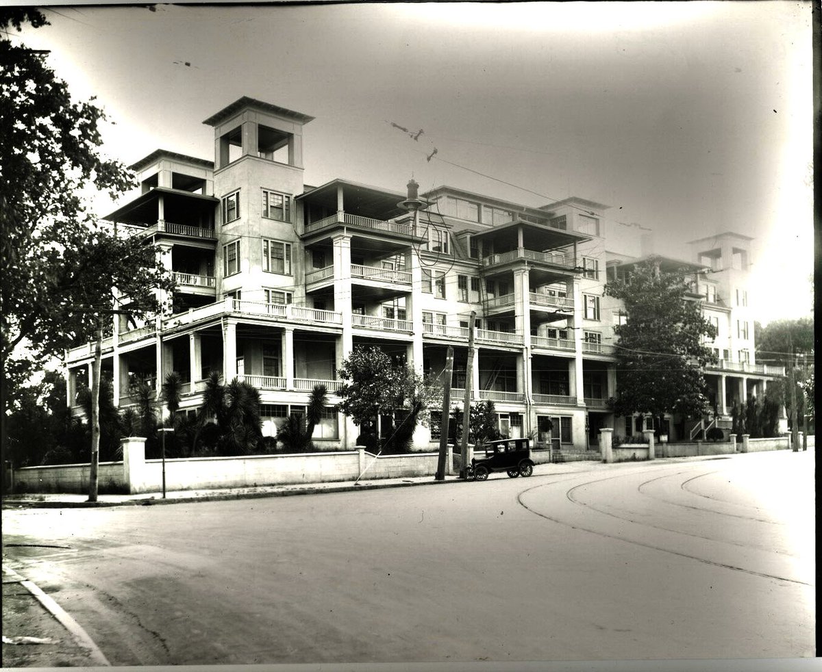 GAFollowers's tweet photo. The Partridge Inn has been a part of Augusta history for 106 yrs &amp; is one of the most haunted places in GA. See why: https://t.co/j9CbYxHpnf https://t.co/XfyAU6BRUg