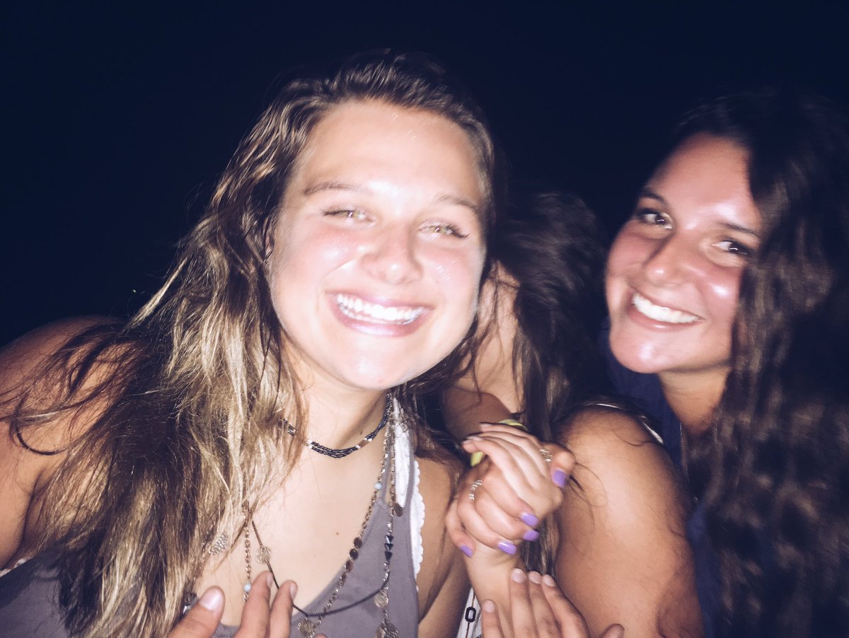 _maddieaddie's tweet image. here's an appreciation post to both of you. i have no idea what i'd do without you. i love you. 
#whataretheyselling? #blood #trippykit