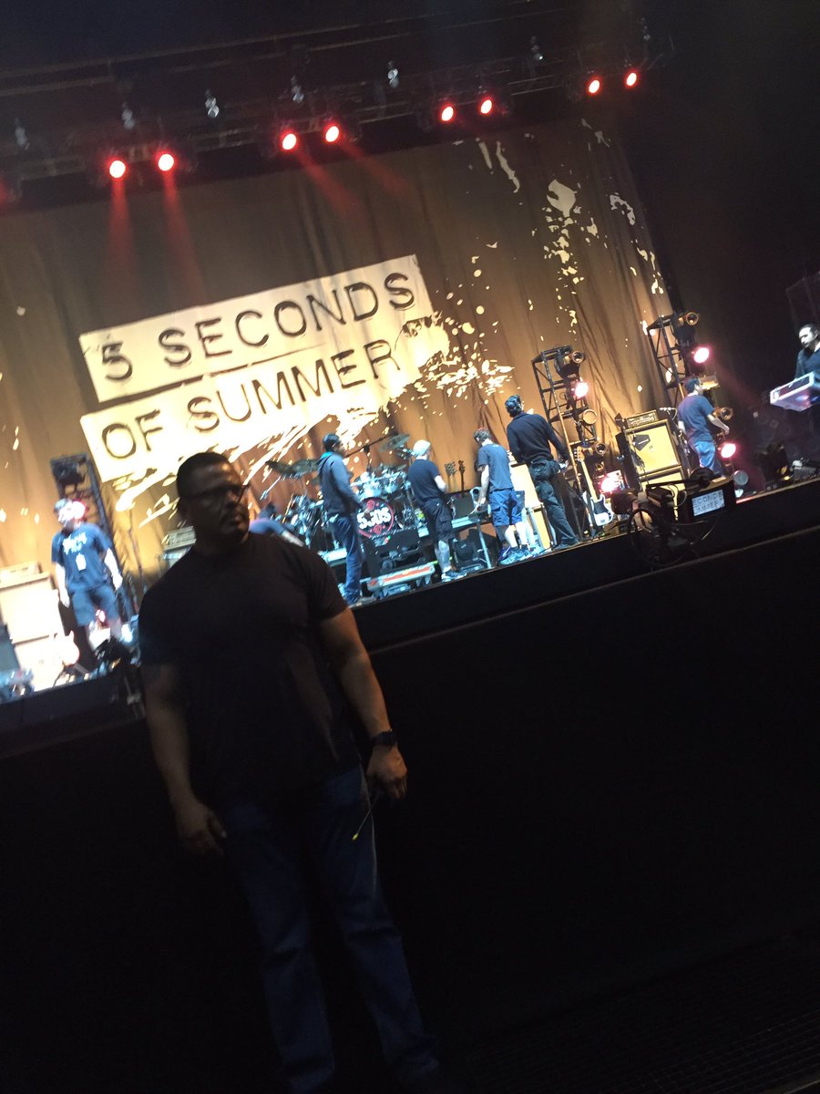 namelesslilo's tweet photo. en qué momento pasó un mes de esto????? #SLFLMexico https://t.co/fkS29jpSRY
