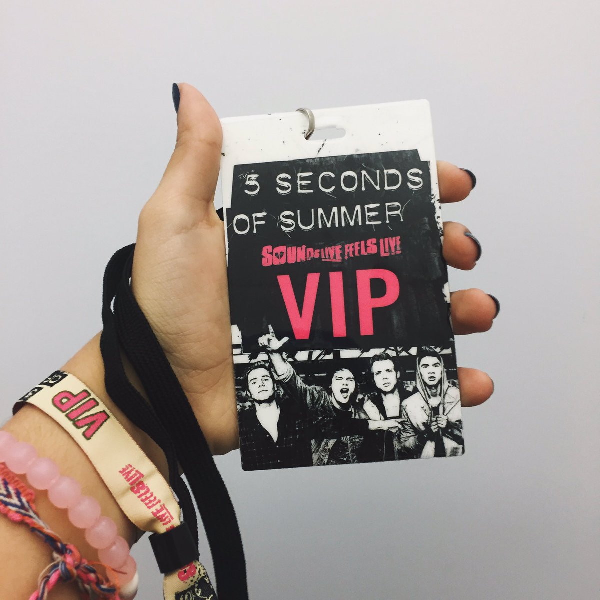namelesslilo's tweet photo. en qué momento pasó un mes de esto????? #SLFLMexico https://t.co/fkS29jpSRY