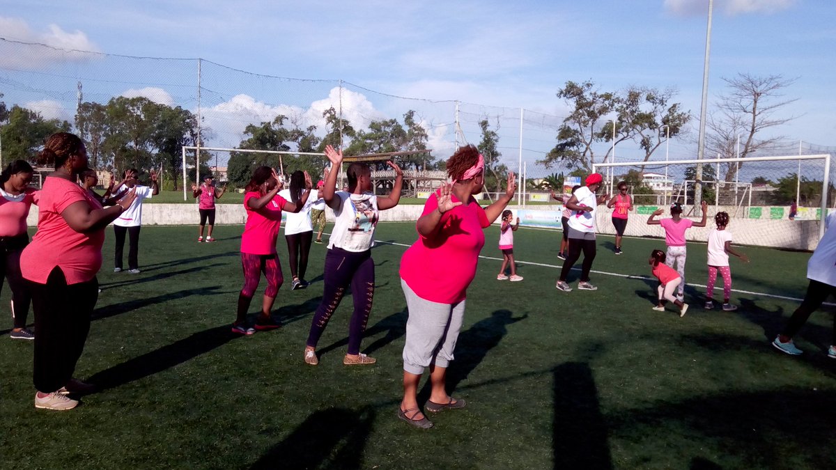 JumiaTravelCI's tweet image. Instant #Zumba à #SolBeni.#OctobreRose pour la lutte contre le #Cancer du sein.