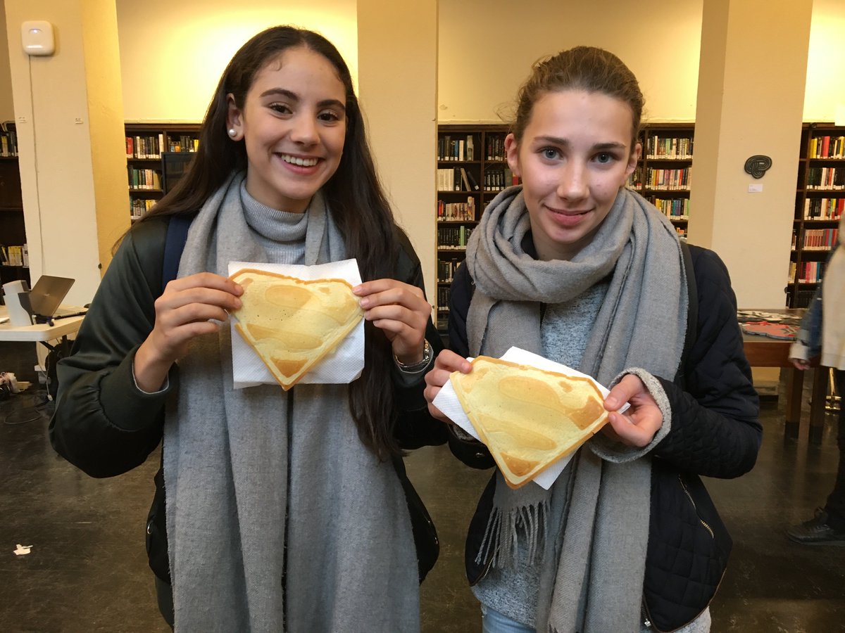 PancakeBot's tweet image. We made over 1500 pancakes at this weekends @NorwayMakers Skaper Festival!  The #pancakes from #pancakebot were super!