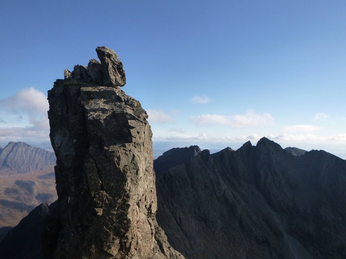 WestCoastGuides's tweet photo. More great shots of the Cuillin Ridge, Skye, taken by @JamieBankhead who was working for us again today. @the_AMI #anotherfineday https://t.co/Xmkcj7FCzm
