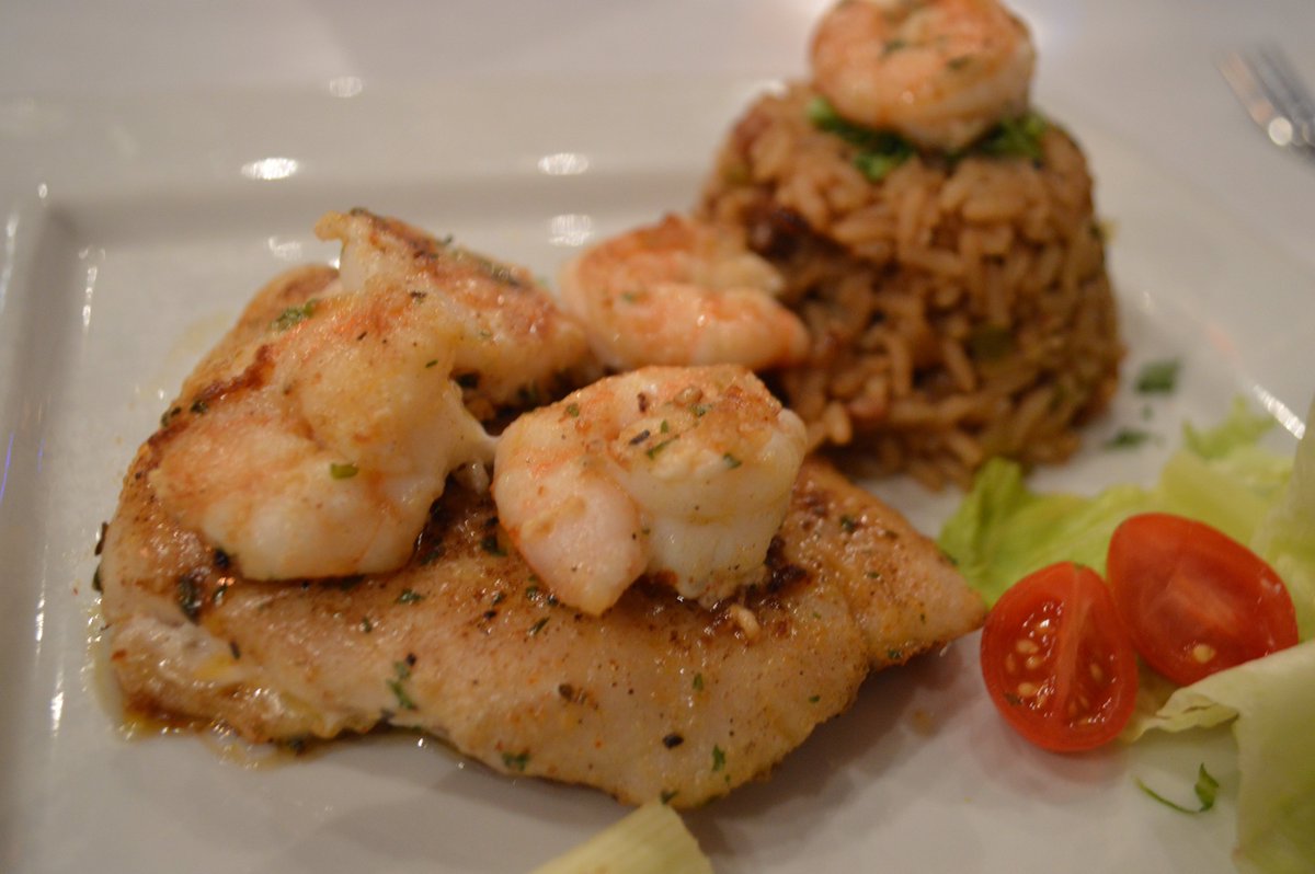 ragincrabdallas's tweet photo. Grilled Red Snapper + Dirty Rice - w/ plenty of shrimp and LA spice!   #ragincrab #comfortfood #lowestgreenville #lovelowestgreenville https://t.co/sQDUpRZ1G3