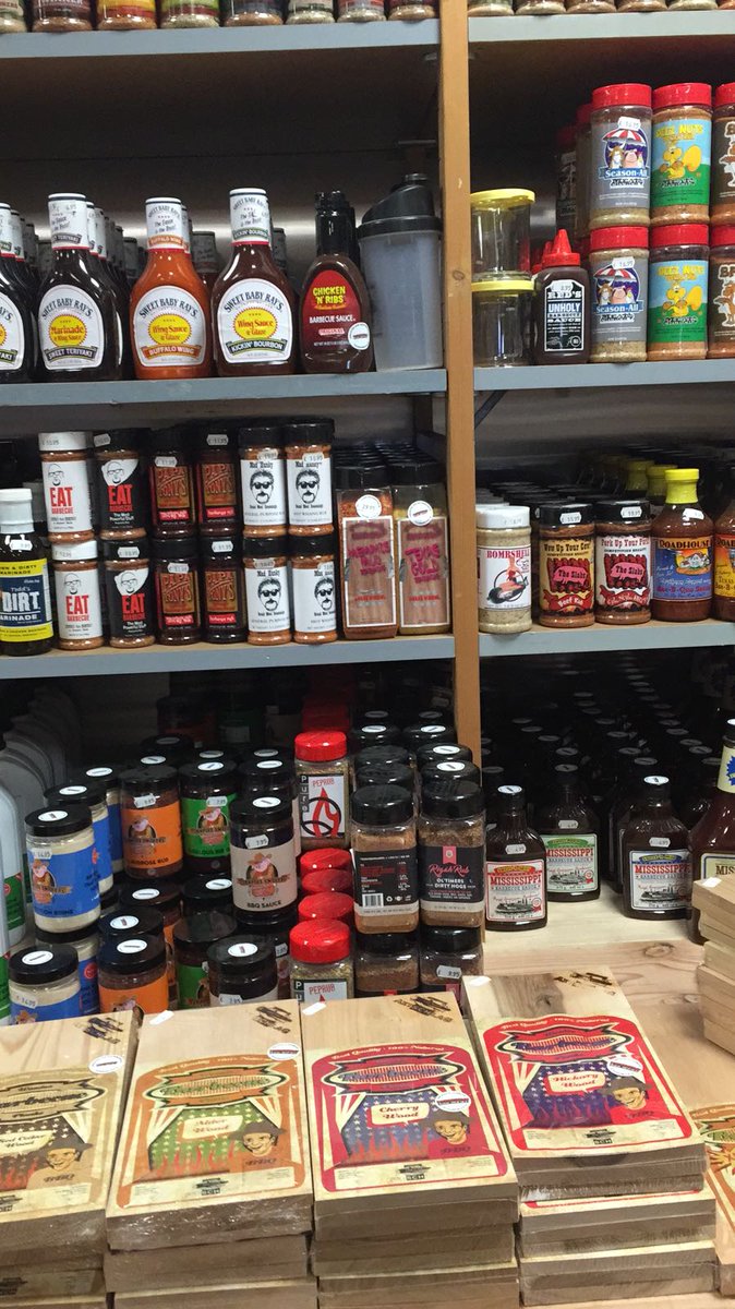 mastersofgrill's tweet image. Gisteren waren de Mastersofgrill.nl even op bezoek bij de opening van @vuurenrook..wat een top zaak!! Binnenkort maar weer even inkopen doen