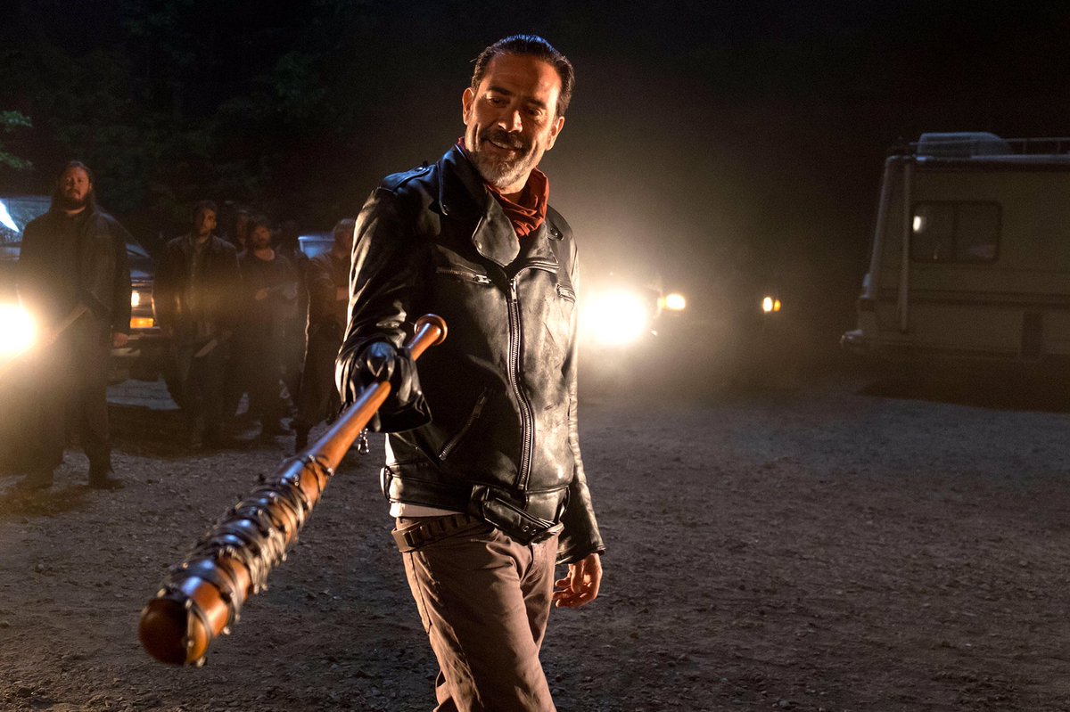 SamesVegasss's tweet photo. Never been crazy about baseball bats wrapped in barbed wire, the one tonight has me really worried! #notdaryl #TheWalkingDead https://t.co/4RiNXQ7OqI