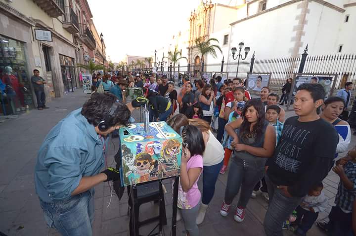 RevueltasDgo's tweet photo. Hoy "4to Encuentro Nacional de Cajas Mágicas" estarán ubicadas en Paseo Constitución y Lobby del Ricardo Castro a las 17:30 hrs #FIR2016 https://t.co/KtEcPmIrya