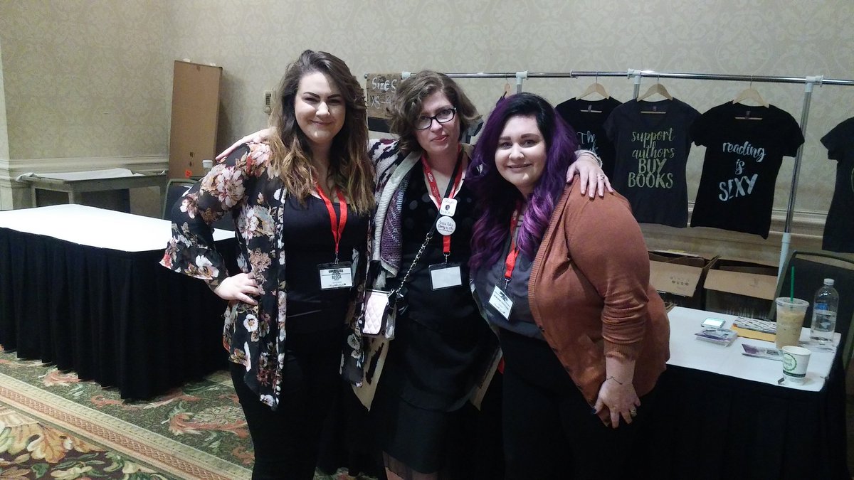 AwayToGreatRead's tweet photo. I had a great time dancing and hanging out with the girls from #thebookishbox & #beautifulreads They are so sweet and fun! https://t.co/xx47tHbt4o