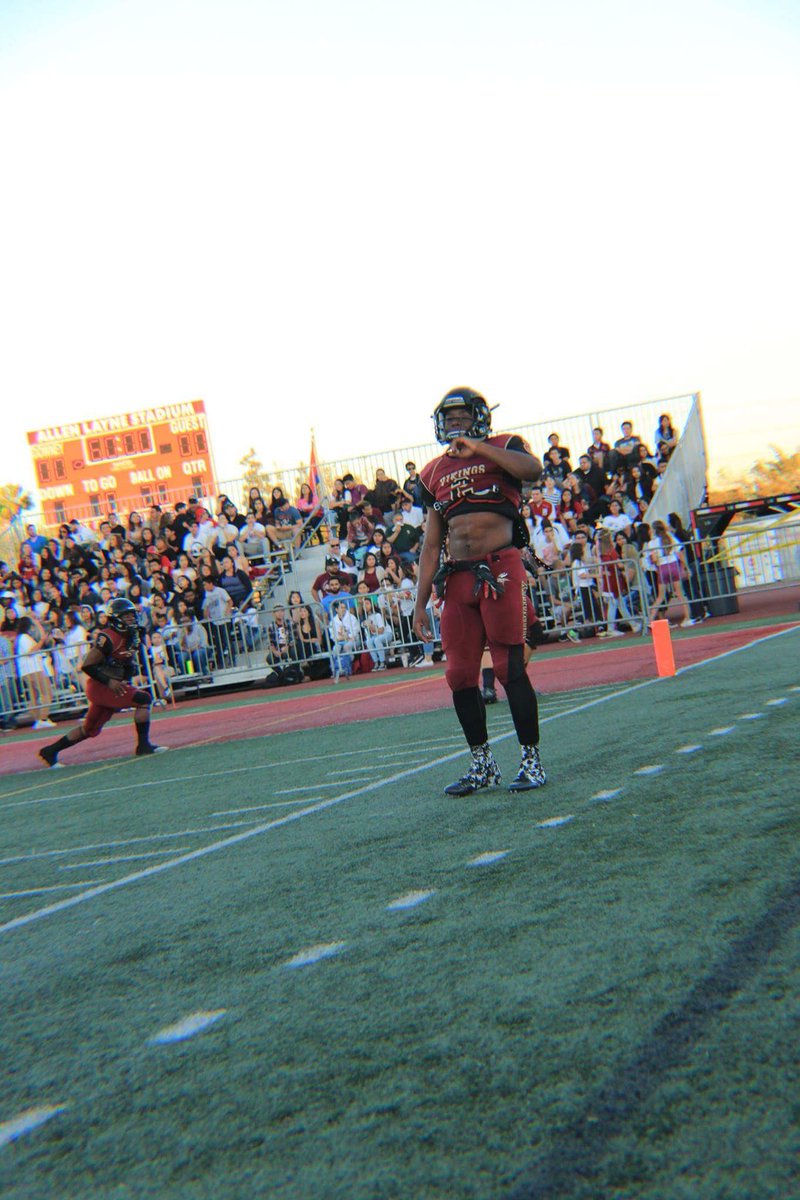 Money_E3's tweet photo. 21 Car, 161 YDs, 2 TDs. All Glory to God 🙏🏾 https://t.co/i4M35wvSUA