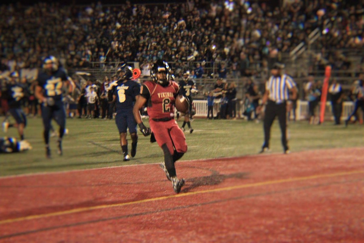 Money_E3's tweet photo. 21 Car, 161 YDs, 2 TDs. All Glory to God 🙏🏾 https://t.co/i4M35wvSUA