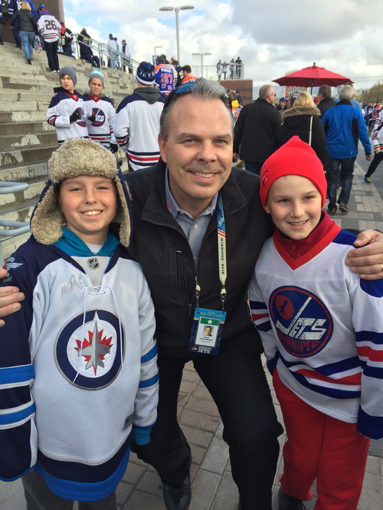 #heritageclassic just signed first <a href="/NHLJets/">Winnipeg Jets</a> contract #GoJetsGo <a href="/jaregoz/">carlos vargas</a> <a href="/below_23/">23 Below</a> <a href="/MadaraSamris/">Lia 🇨🇦</a>