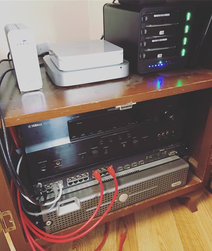 stevesanda's tweet photo. Accidentally bought a used virtualization server... #homelab #selfhosted #dell #R805 #proxmox https://t.co/NqC5bXUzZ9