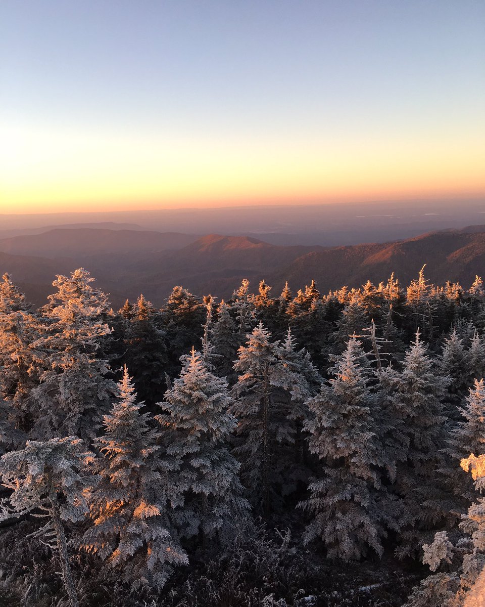 ChandelleLaVaun's tweet photo. #Breathtaking #inspiration #travel #SmokyMountains #amwriting #writerslife #booksetting a home for Dragons https://t.co/p0n5CHP57y