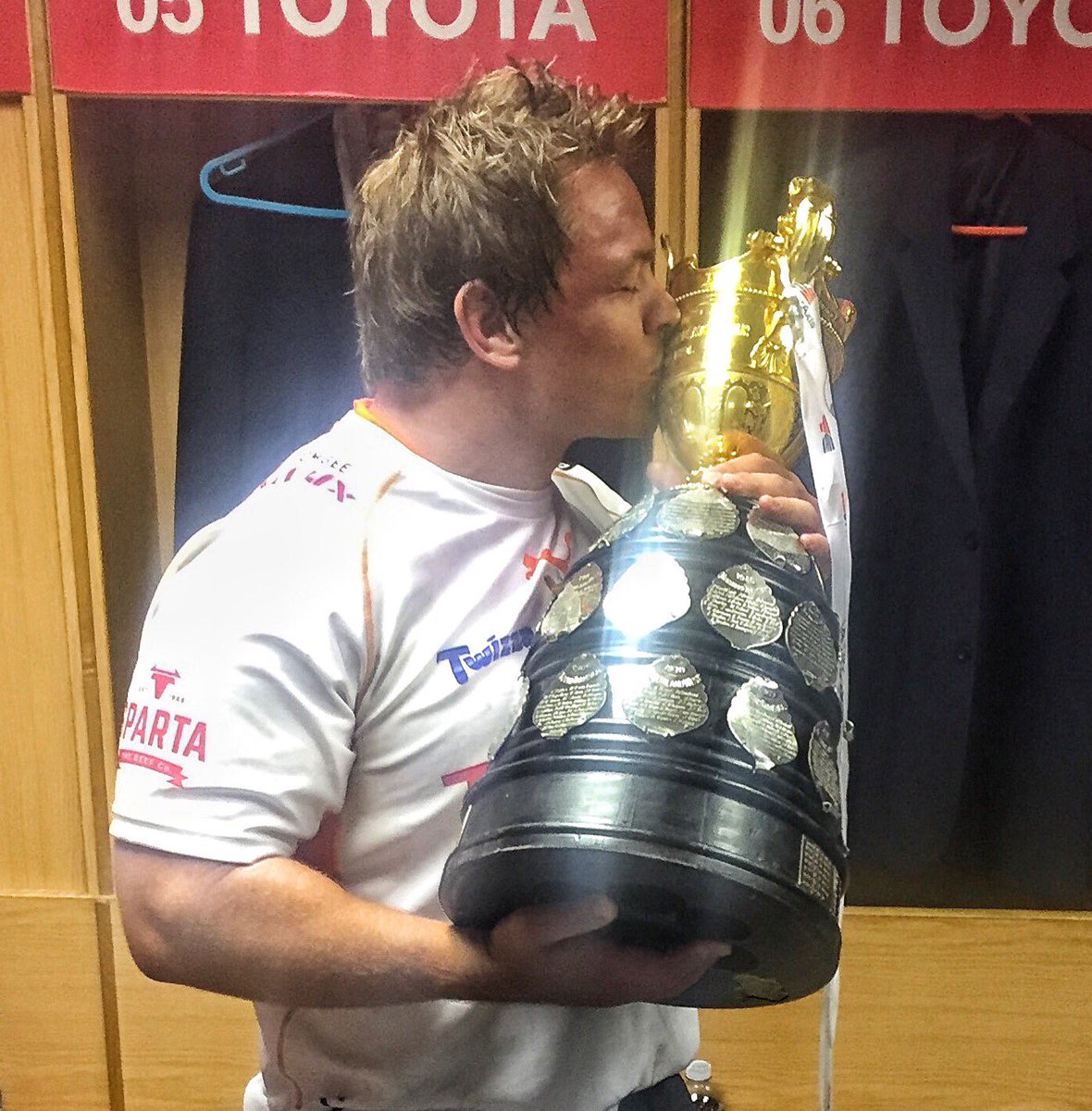 Torsten_2's tweet photo. Dankie vir almal se ondersteuning deur ons jaar!Die badboy behoort net so baie aan julle soos aan ons @CheetahsRugby https://t.co/3kLgvK38pv