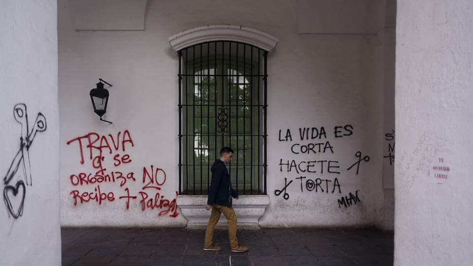 BbIturrez's tweet photo. Las q pregonan igualdad y basta
de violencia vayan a armar andamios
y pinten el Cabildo!
Igualdad de derechos?
igualdad de responsabilidades https://t.co/Y9NUZsUtrX