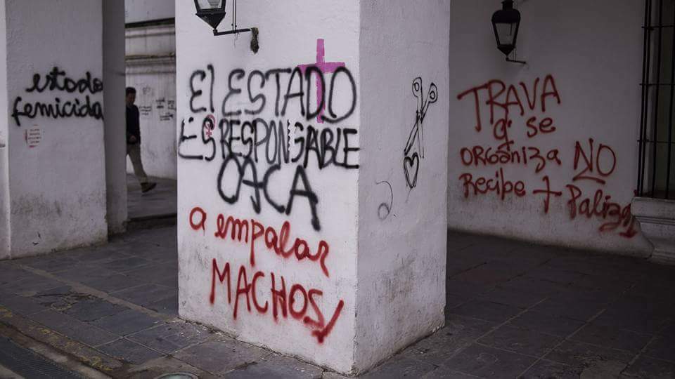 BbIturrez's tweet photo. Las q pregonan igualdad y basta
de violencia vayan a armar andamios
y pinten el Cabildo!
Igualdad de derechos?
igualdad de responsabilidades https://t.co/Y9NUZsUtrX