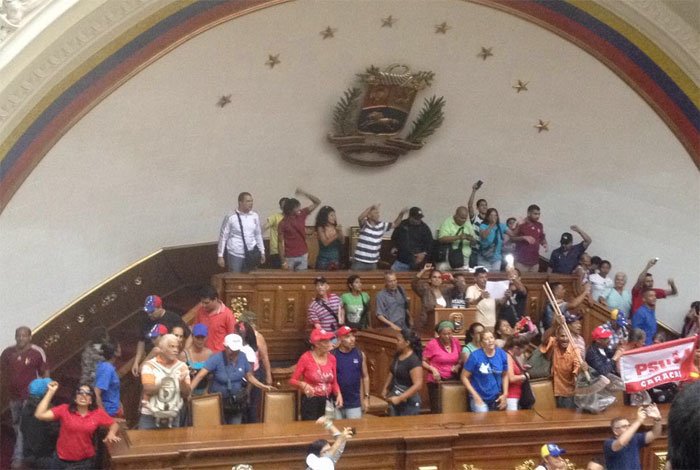 RamonTrejo's tweet photo. Venezuela:Se Cagó @hramosallup y @JulioBorges Cuando Vieron Pueblo En La #AsambleaNacional
#PuebloChavistaPaLaCalle
#RRNoHay #NoHayRR https://t.co/xr9Nw76REB