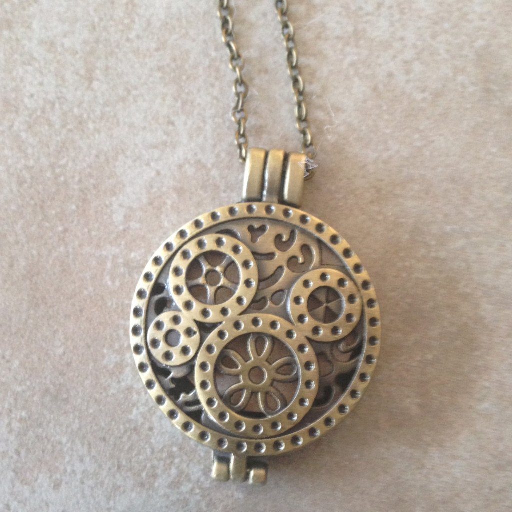 sunstonehealth's tweet photo. #essentialoilpendant #wearyouroils #aromatherapy
https://t.co/IbSnrCeGLm https://t.co/8Q93VkCbCr