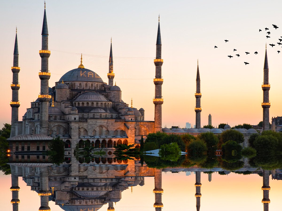 CNTraveler's tweet photo. The list is here. These are officially the 40 best cities in the world: https://t.co/cjbiwxx1cP #TravelerRCA https://t.co/qQFtzXltQ7