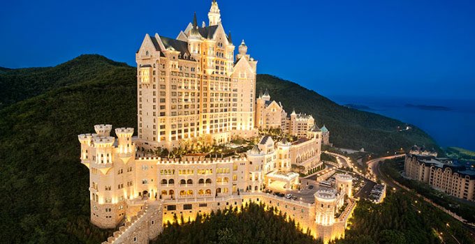 LocationVideo's tweet image. The Incredible Castle Hotel in Dalian, China 🏰🏯 #hotel #china #castle #instapic #travel #luxury #holiday