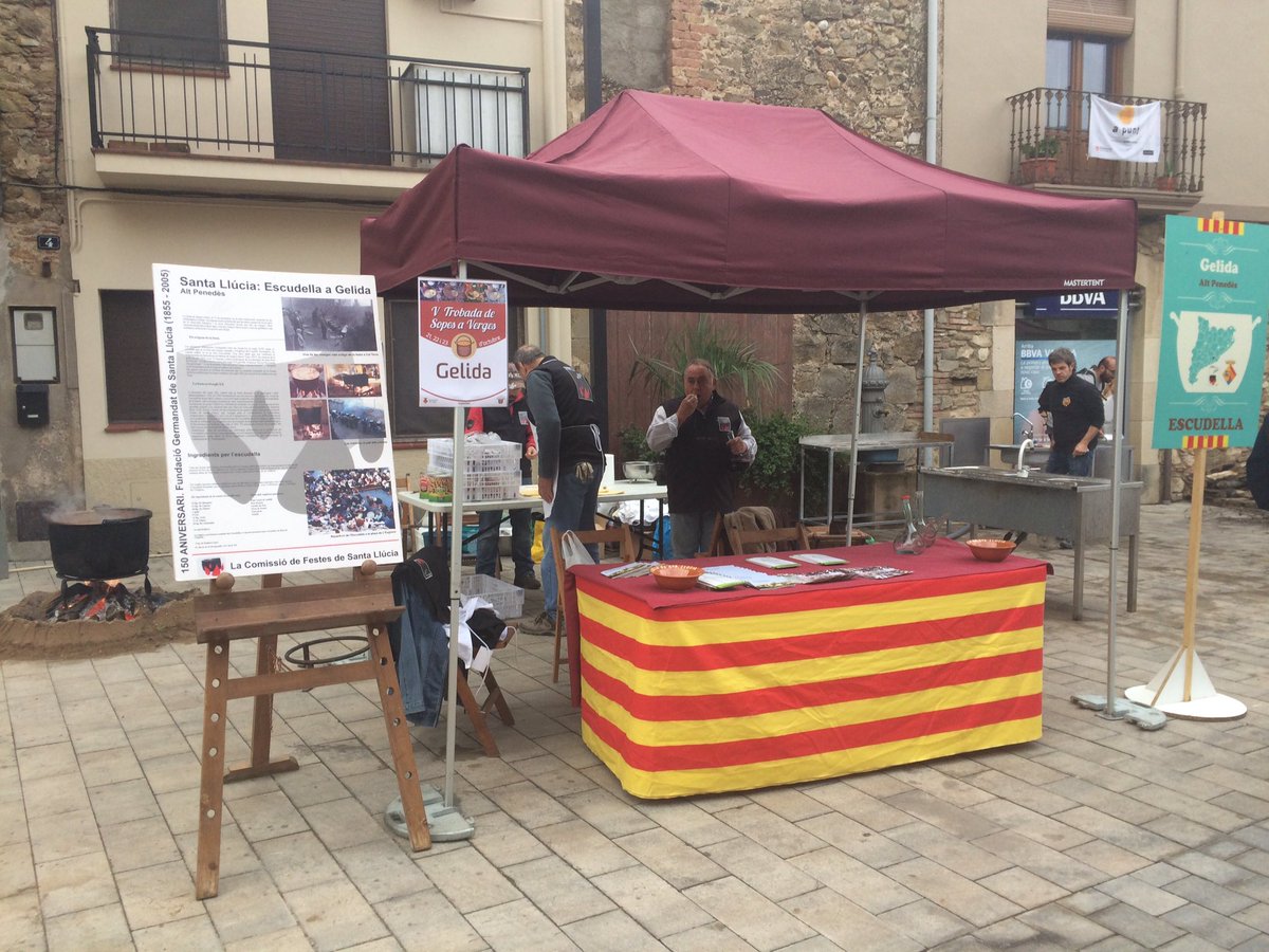 Ranxo_Vidreres's tweet photo. @AjuntamGelida els grans amics de #Gelida a la #TrobadaSopes #Verges https://t.co/DwIaayHfYx