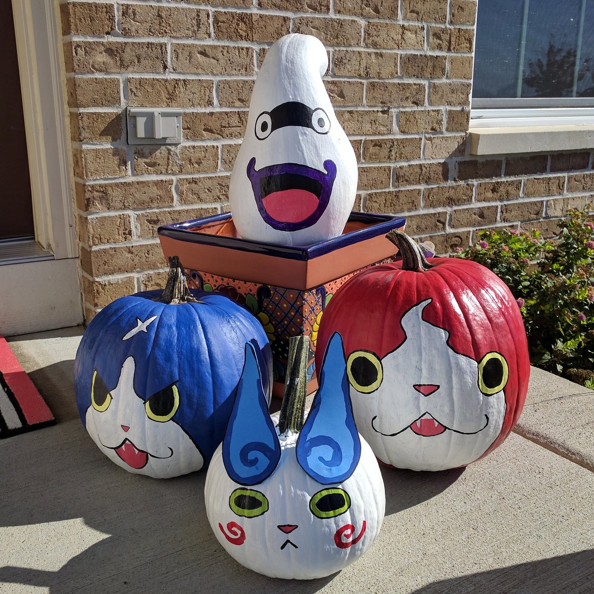 AbdallahNATION's tweet photo. You all ready for #YokaiHalloween?! Check out these #YokaiWatch Pumpkins Jess and I made! @YokaiWatchNews https://t.co/8OOIrq4Suv