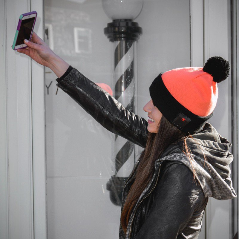 Caseco_inc's tweet photo. Blu-toque beanie makes you look so cool <3 Get yours https://t.co/szbyvBybKV #nocables #Caseco #Blutoque #Bluetoothbeanies #wearabletech https://t.co/TLNGuEIXIz