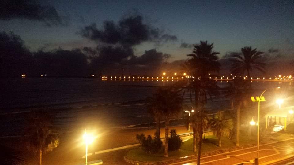 Merchedemelilla's tweet photo. Ya llegan 😨.ya están aquí 😲😲
Las 🌫🌫 también han llegado a #Melilla @Beatrizxy @jlrios04 @El_Neyra @kaikuland @MaKiNoTa_SiNMaS @celesgalan64 https://t.co/3VkkmVEiyx