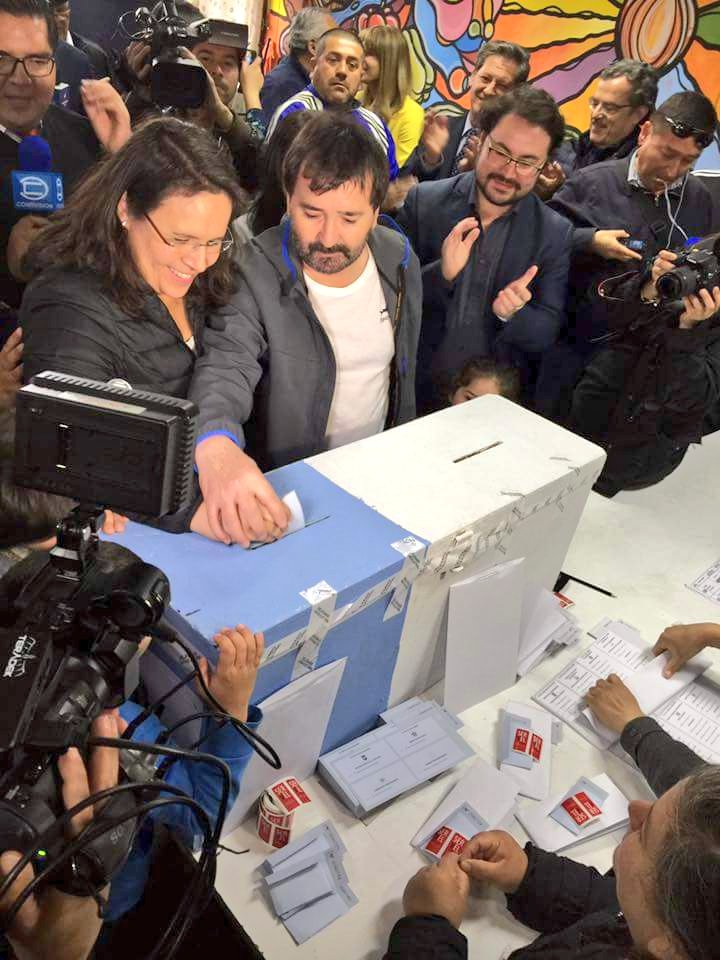 VillagranTalca's tweet photo. Familias de Talca a votar y decir #LlegóLaHora !!!
Ferviente apoyo ciudadano marcó votación de María Elena Villagrán https://t.co/gR3156M5jy https://t.co/5e0QuhxZAF